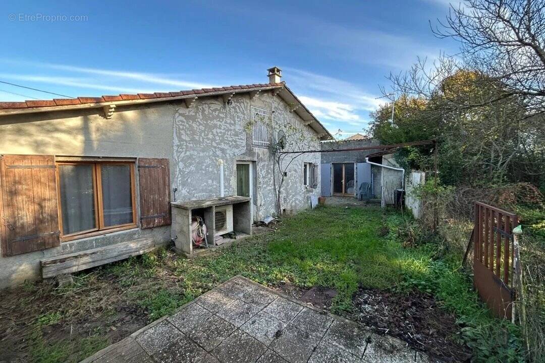 Maison à SAINT-JEAN-D'ANGELY