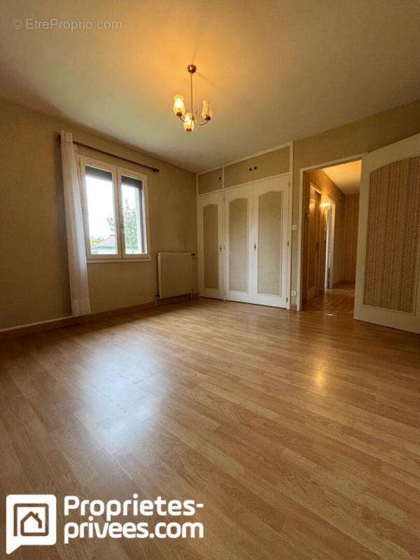 Maison à MEHUN-SUR-YEVRE