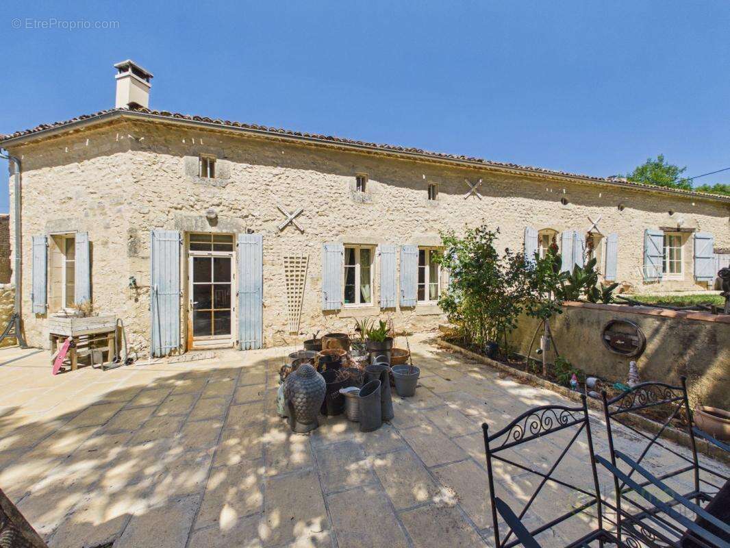 Maison 209 m² à Saint-Georges-Des-Agouts  - photo 13