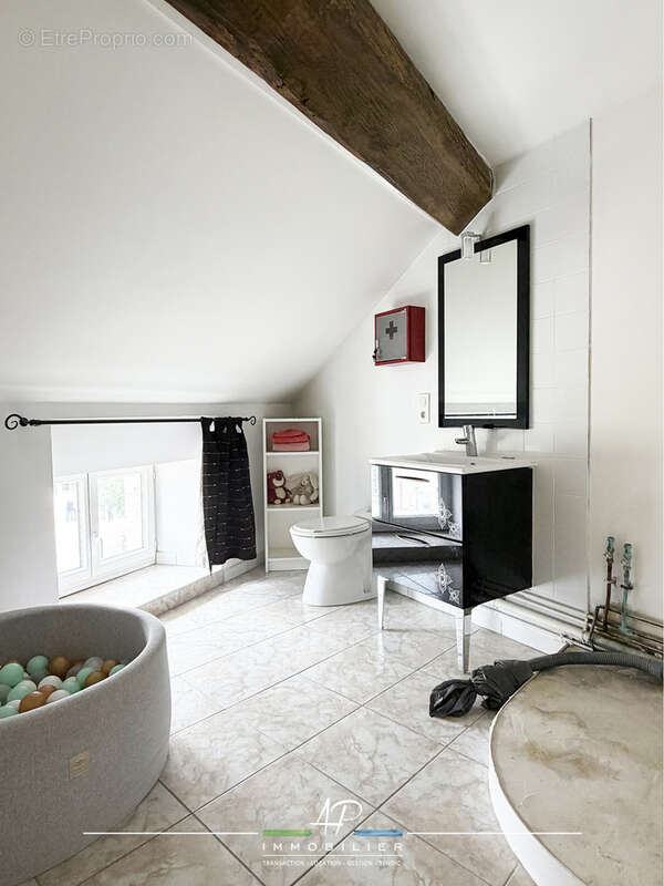 Ensemble immobilier de caractère avec maison rénovée et seconde maison à réinventer - photo 13