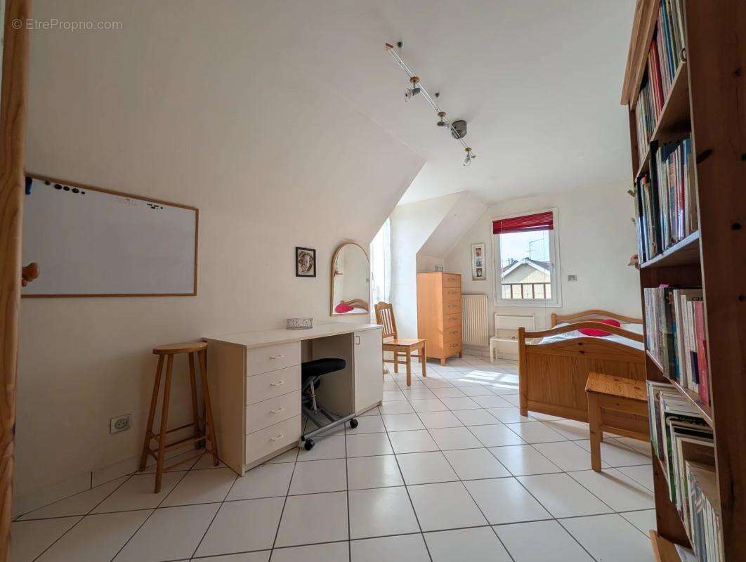 Maison à LES CLAYES-SOUS-BOIS