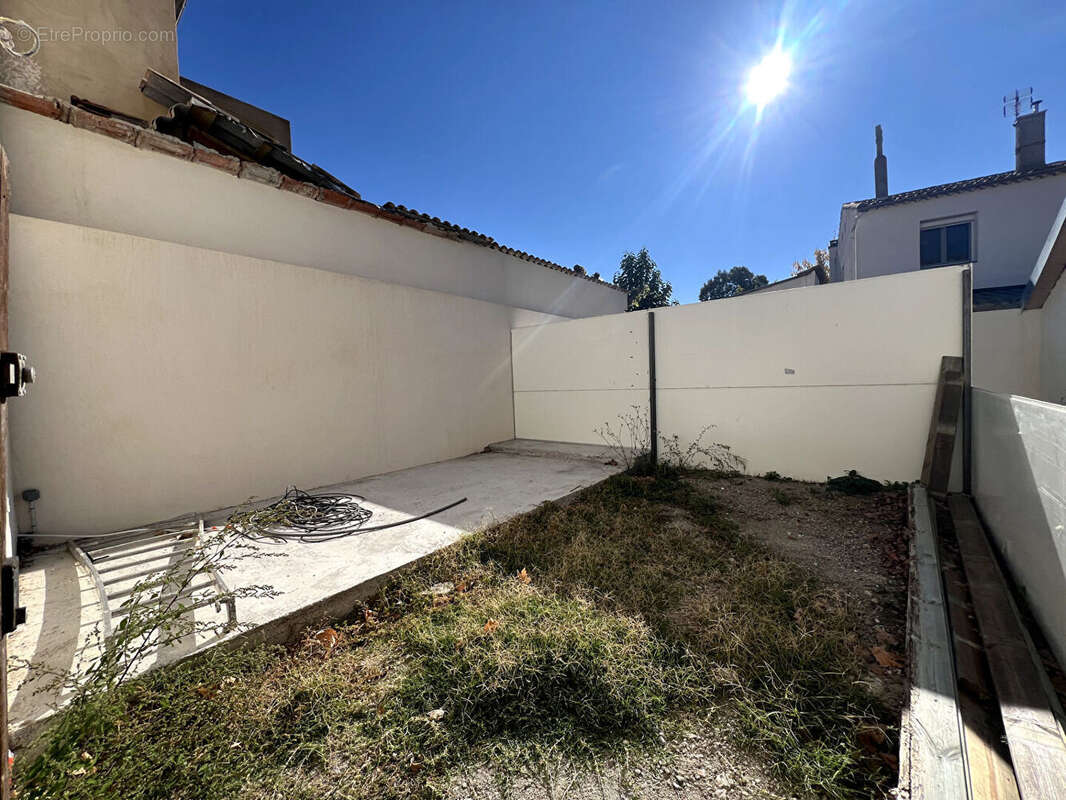 Appartement à VOLONNE