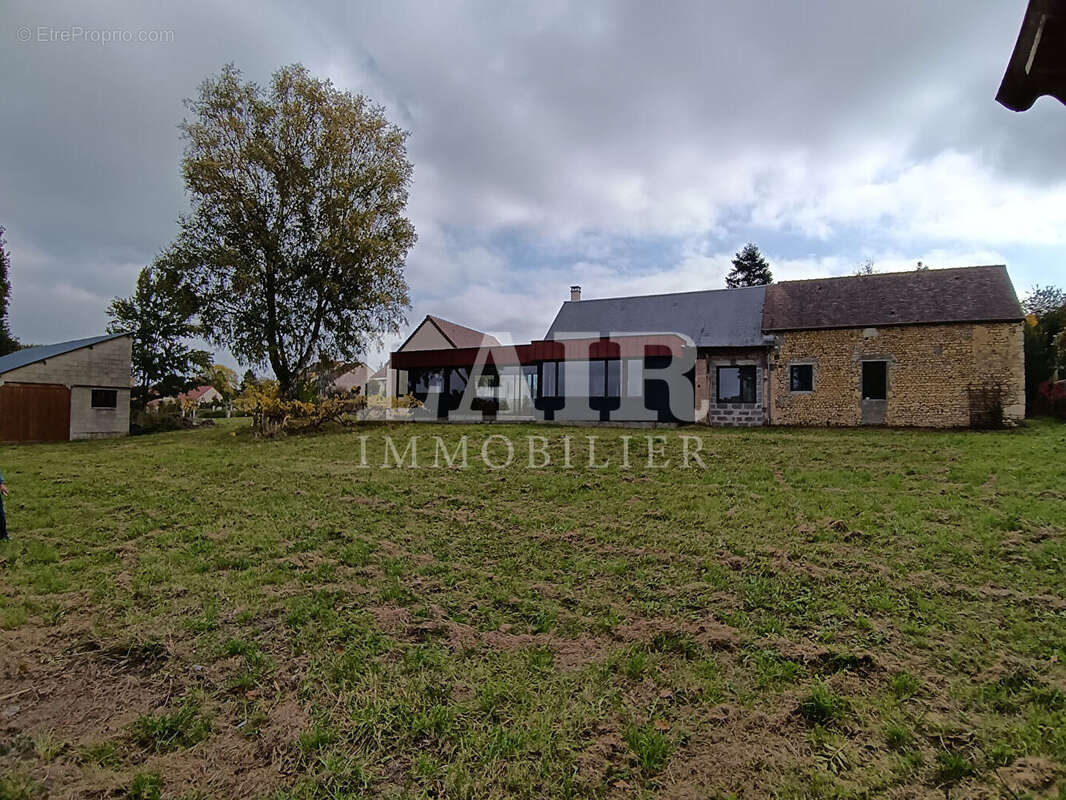 Maison à LE MELE-SUR-SARTHE
