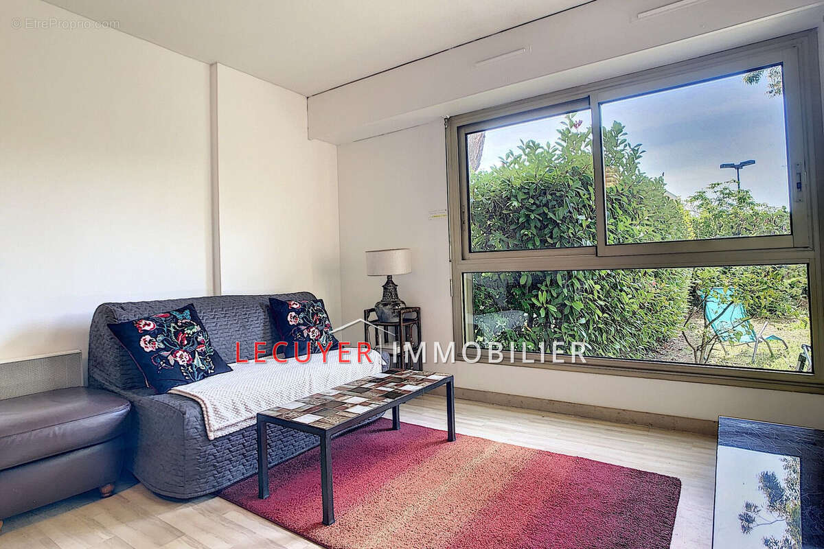 Appartement à VALLAURIS
