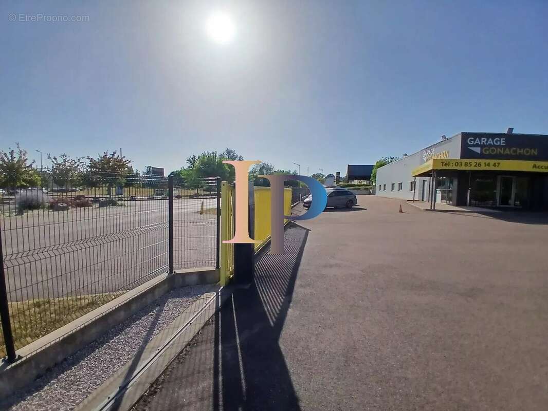 Local industriel et commercial - photo 4