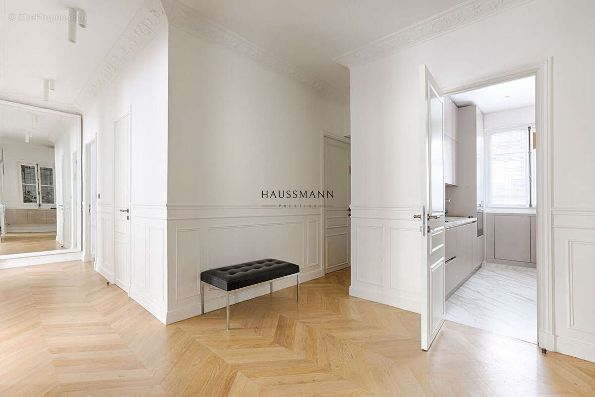 Appartement à PARIS-17E