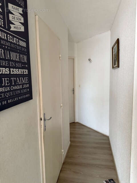 Clermont Ferrand pradelle T5 de 96 m2, 3 chambres, balcon, séjour double, sdb, cuisine équipée libre, parking - photo 14