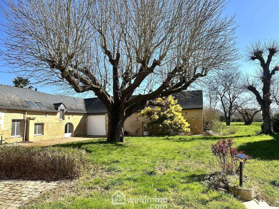 ... et dépendance rénovée. - Maison à CHAVAGNES