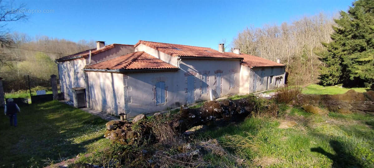 Maison à FEUGAROLLES