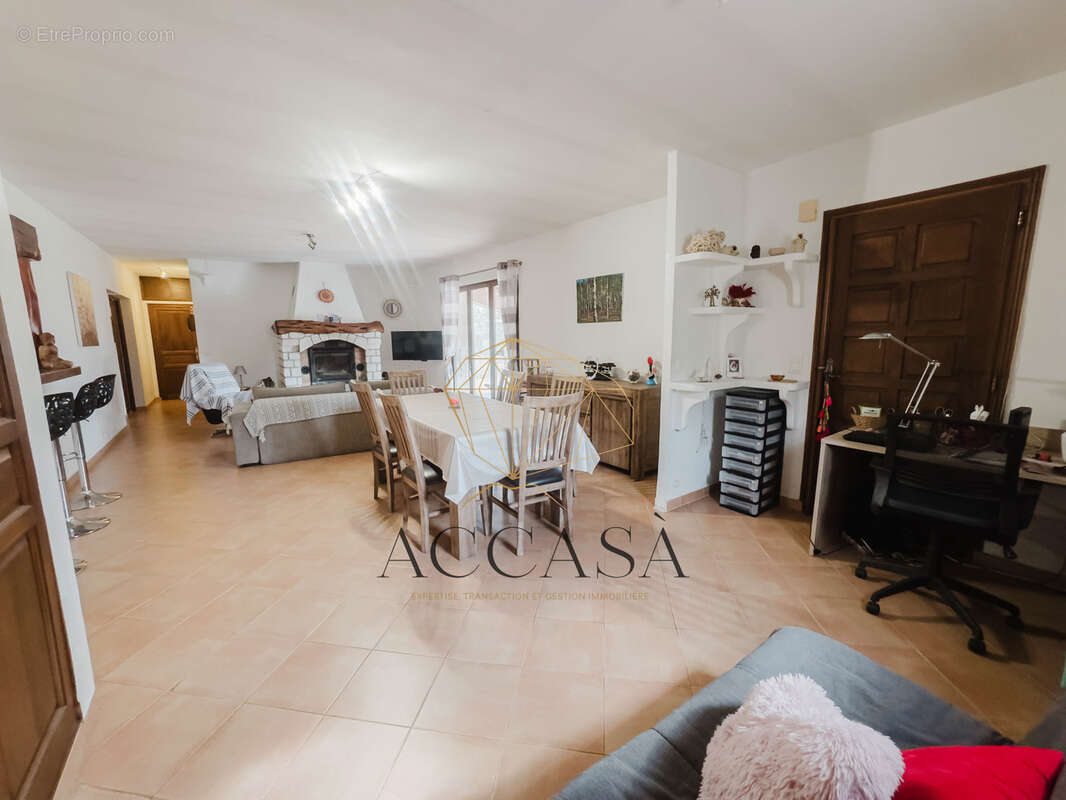 Propriété avec dépendance sur grand terrain constructible à 5 min de la plage de Bonifacio - photo 11