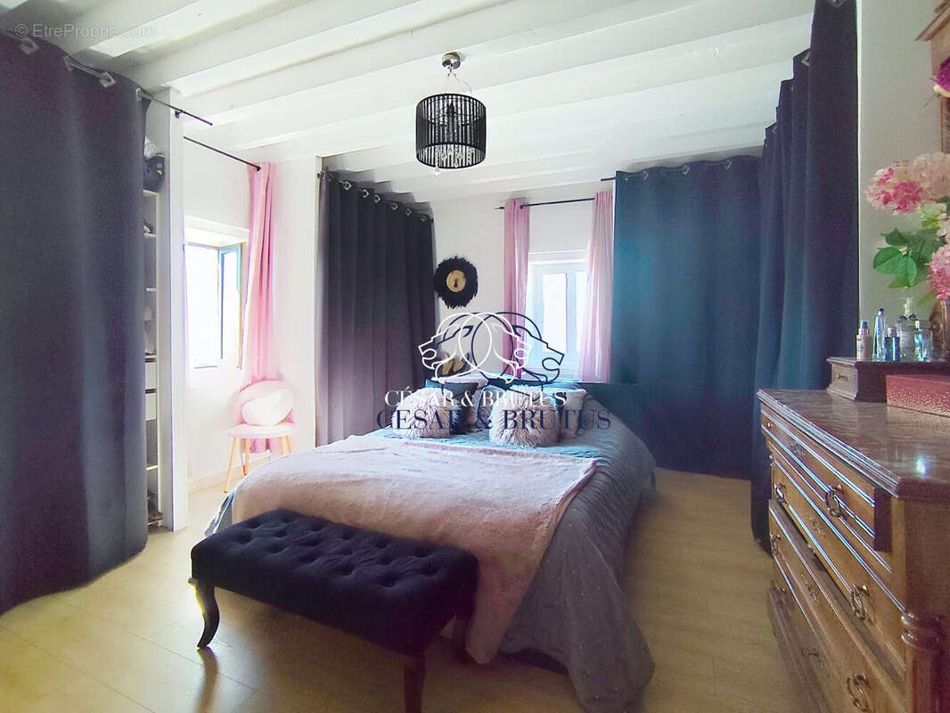 Maison 198 m² à Quincie-En-Beaujolais  - photo 7