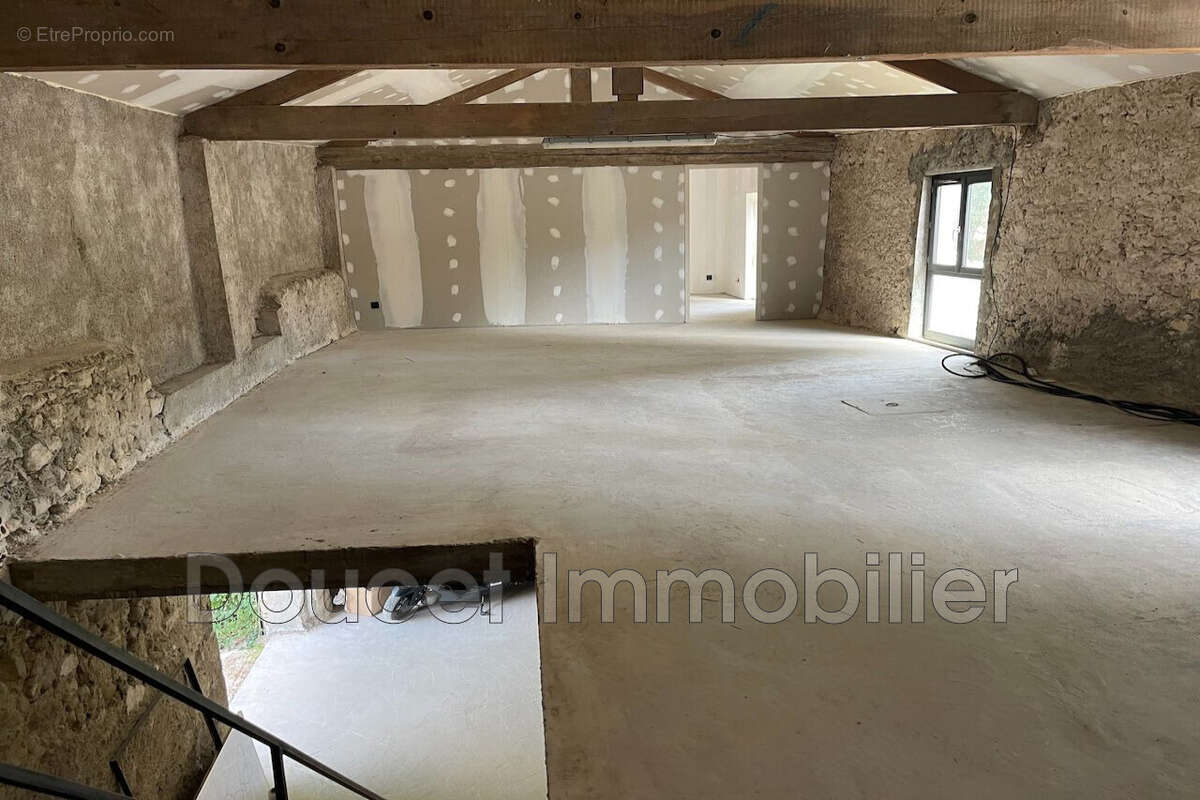 Commerce 170 m² à Sauvian  - photo 3