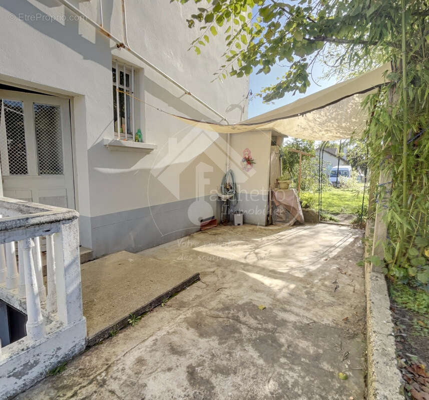 Maison à PUY-GUILLAUME