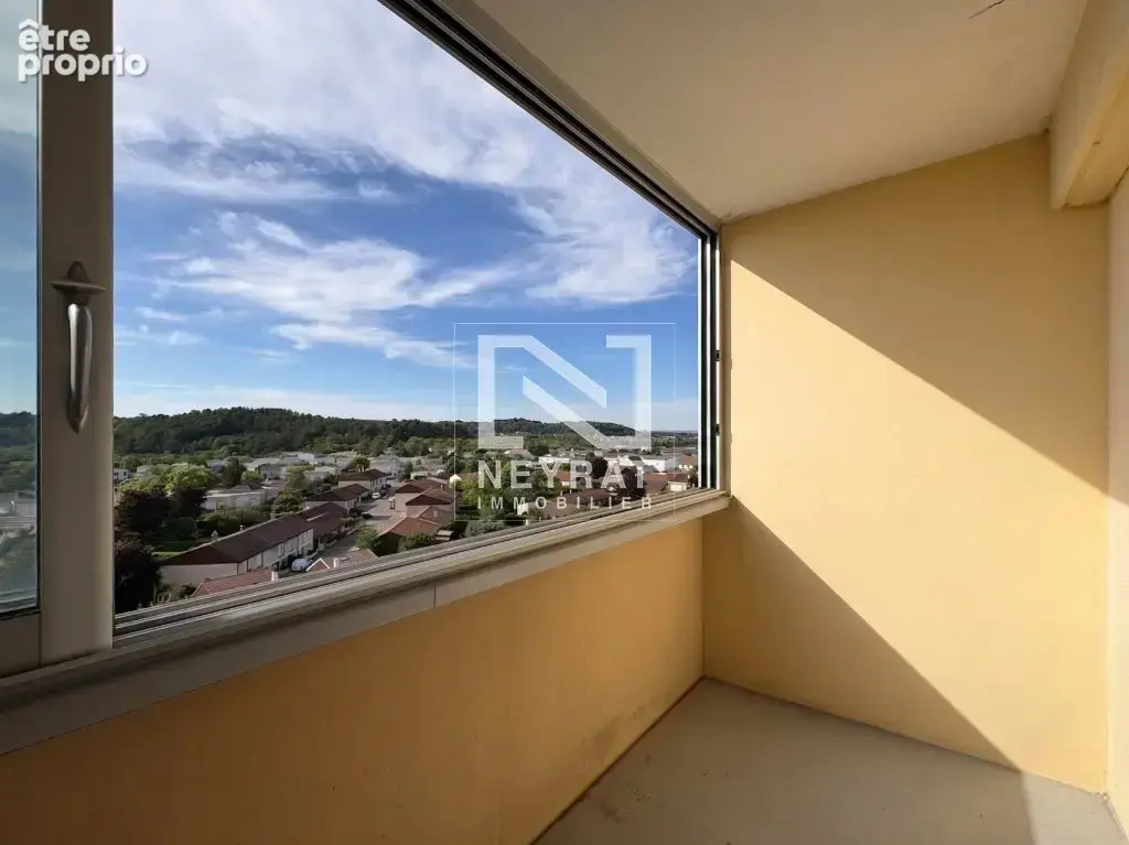 Appartement lumineux avec loggia et vue dégagée - photo 3