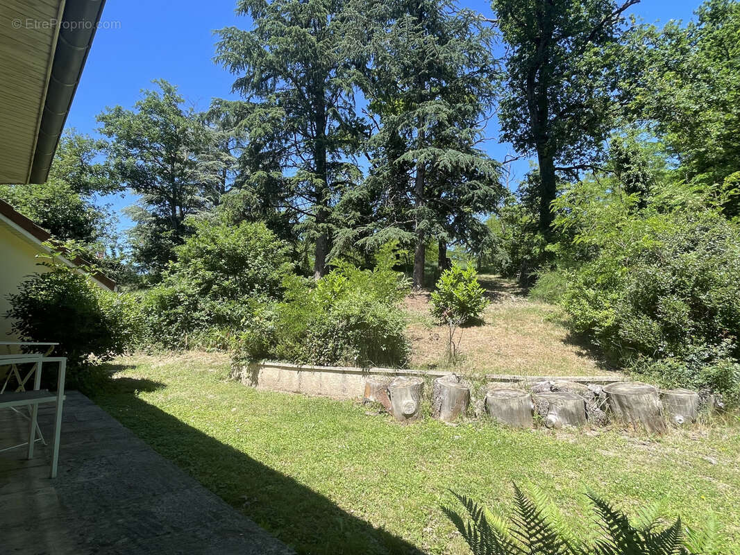 Maison à LA TOUR-DE-SALVAGNY