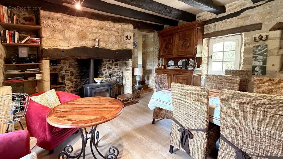 Maison à GROLEJAC