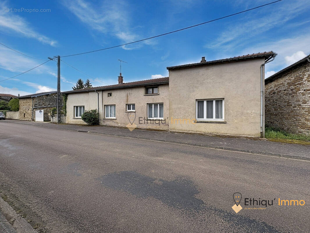 Maison à MORANCOURT
