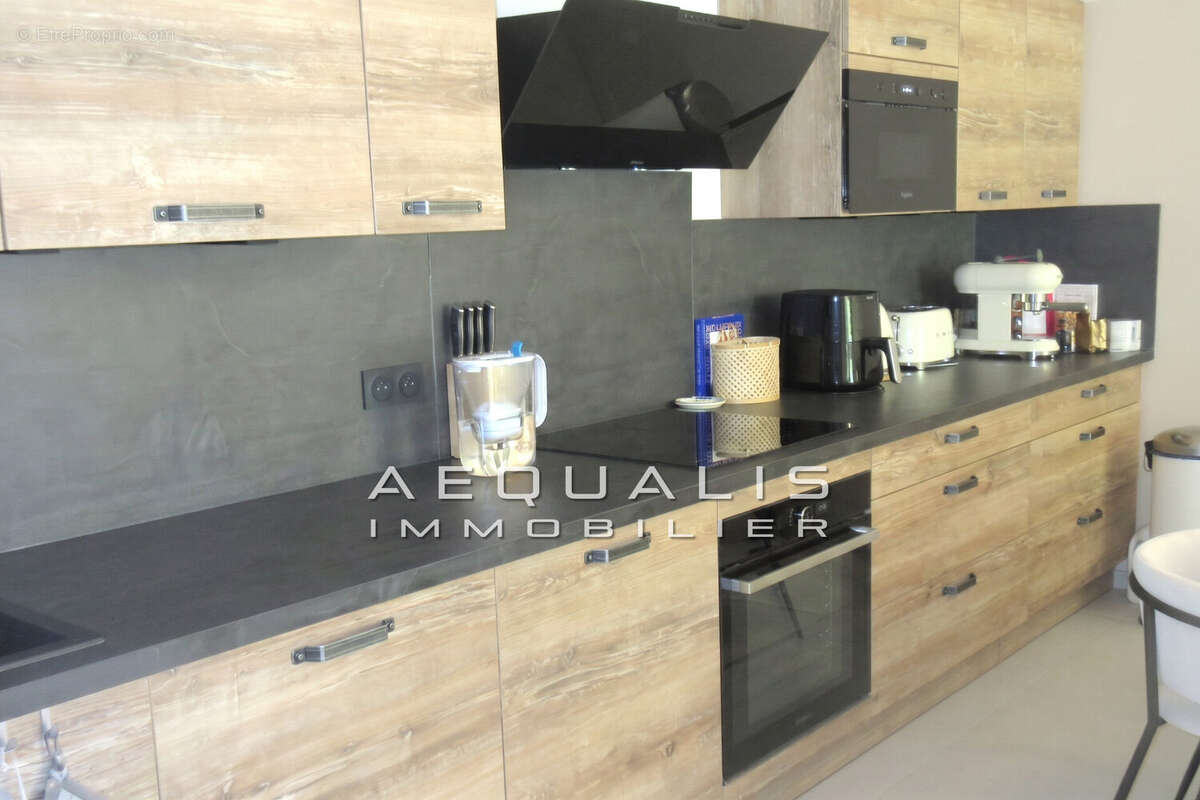 Appartement à EZE