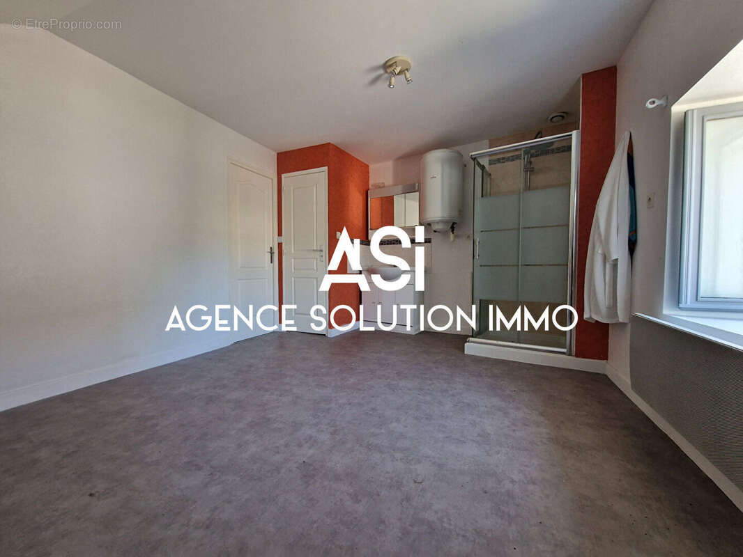 Ensemble Immobilier Maison principale + studio et grands garage - 600m² de terrain - photo 7