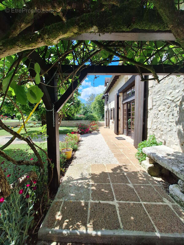 Maison à BOURDEILLES