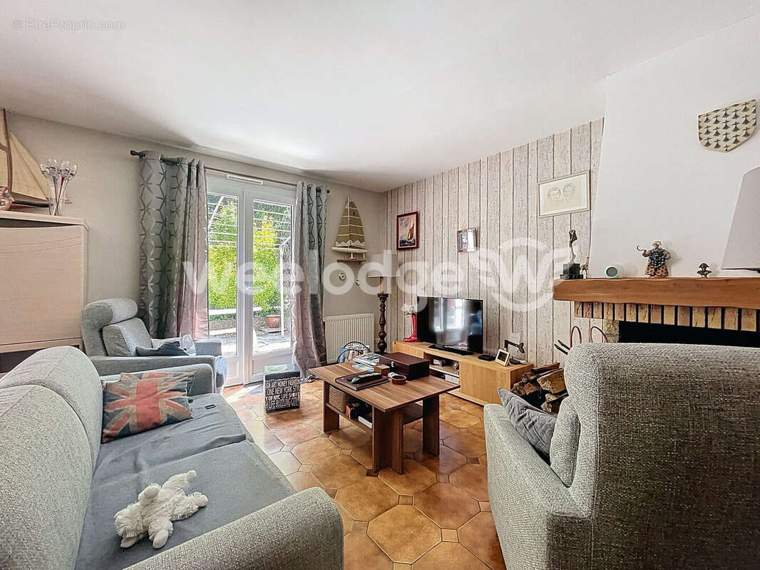 Maison à JOUY-LE-MOUTIER