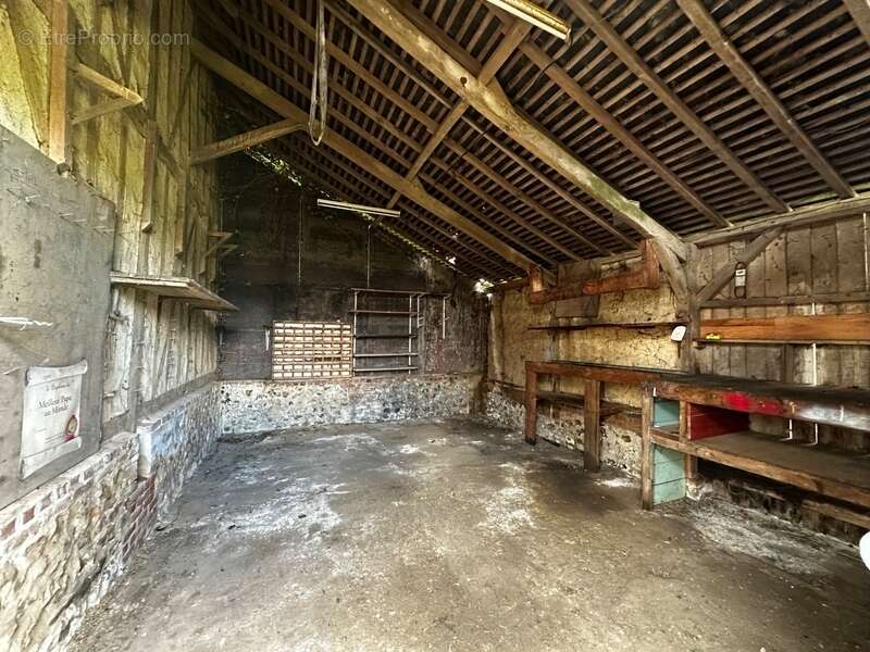 Corps de ferme avec 3,7 hectares de terrain - photo 17