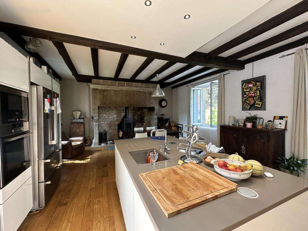 Maison à LA CHAPELLE-AUX-SAINTS