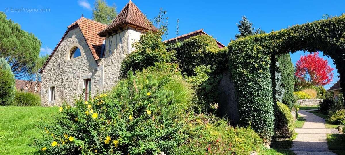 NMFX5501 - Maison à LACAPELLE-MARIVAL