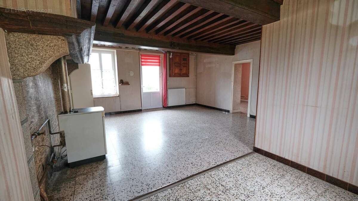 Maison à MONTIGNY-EN-MORVAN