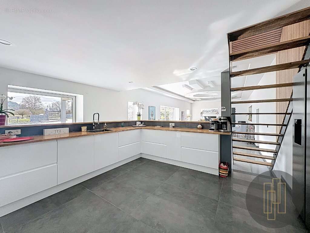 Maison à CHAMBOST-ALLIERES