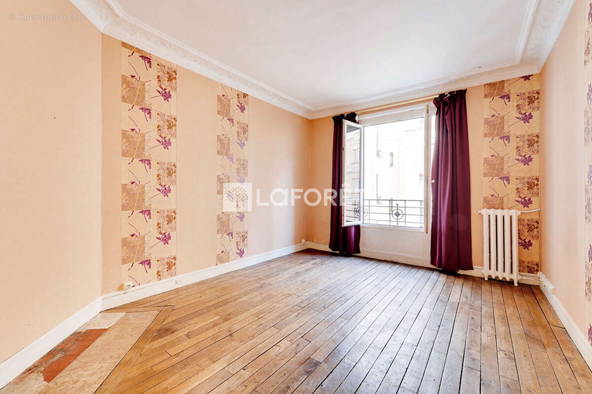 Une belle opportunité à Pernety : 2 pièces à fort potentiel - photo 2