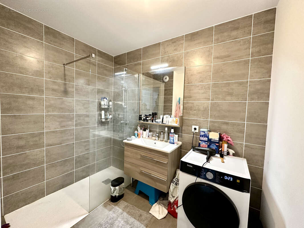 Appartement à SAINT-LAURENT-DU-VAR