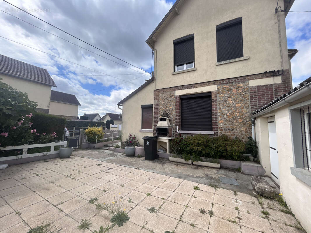 Maison à SAINT-ETIENNE-DU-ROUVRAY