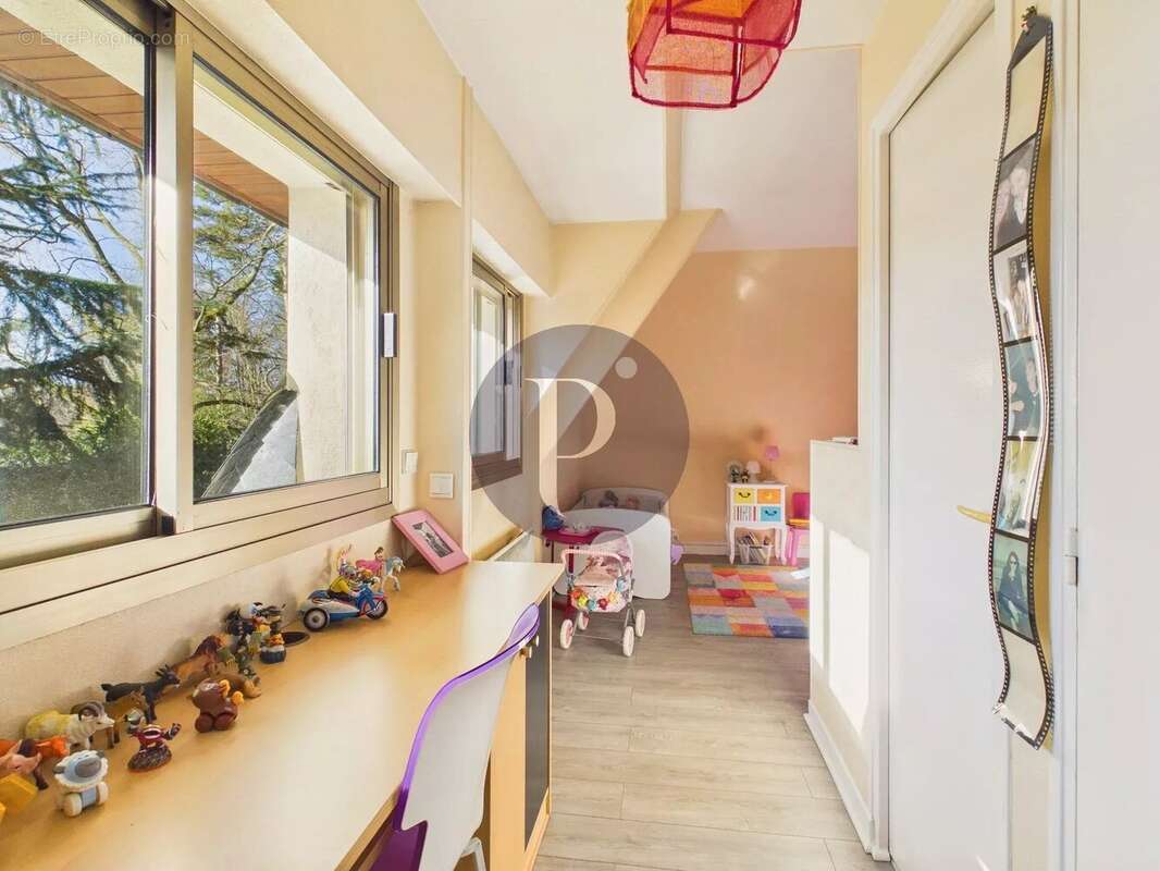 Maison à VERRIERES-LE-BUISSON