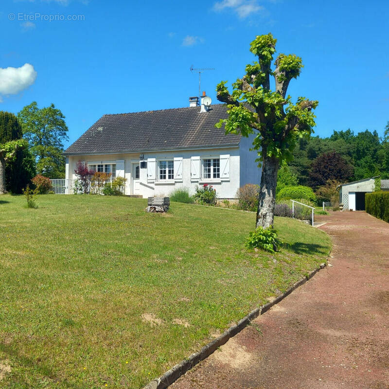 Maison à POLIGNY