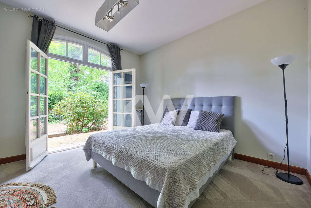 Maison 498 m² à Le Vesinet  - photo 4