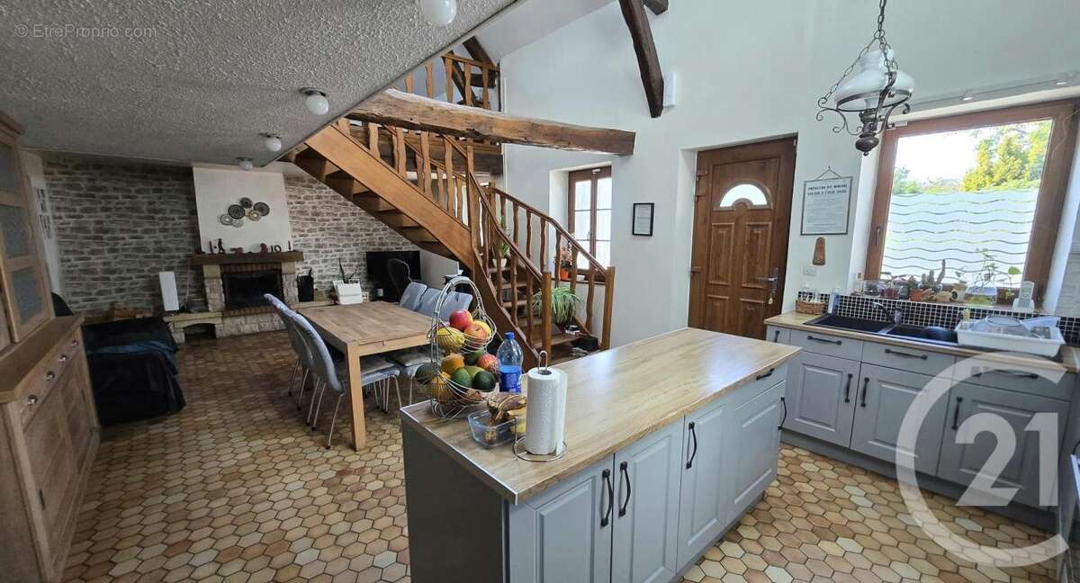 Maison à SAINT-VAAST-DE-LONGMONT