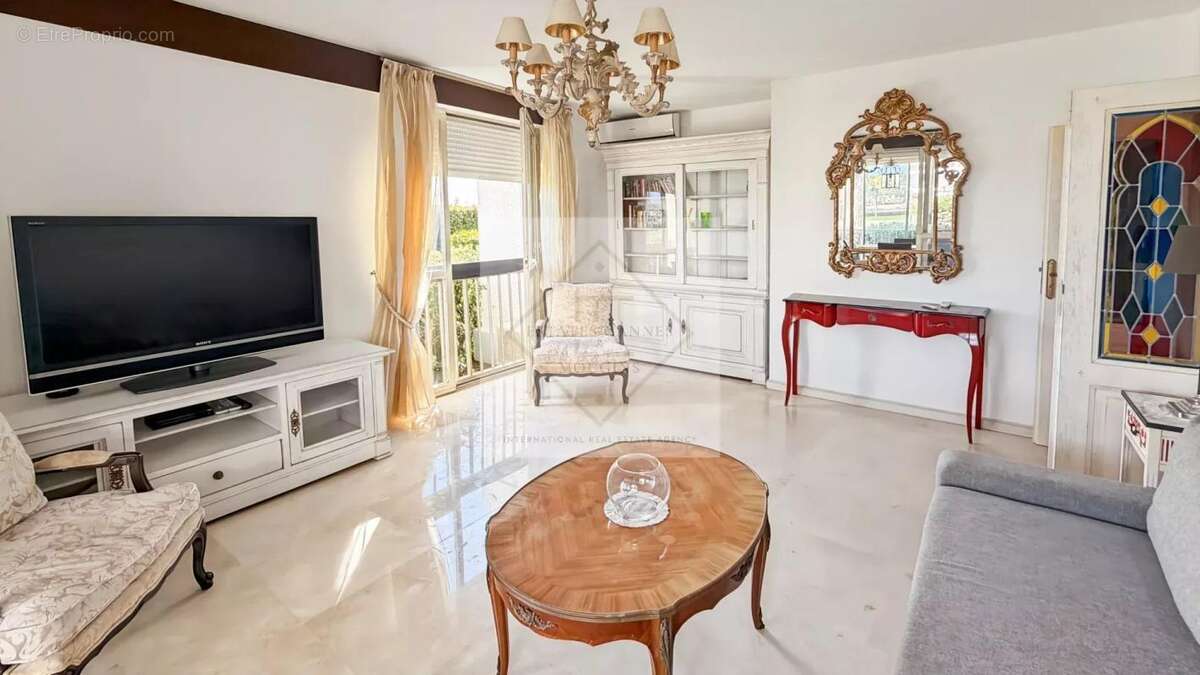 Appartement à MANDELIEU-LA-NAPOULE