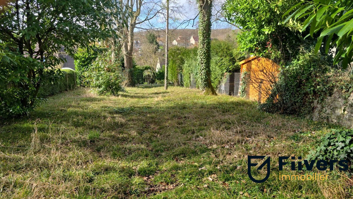 Terrain à MEZIERES-SUR-SEINE