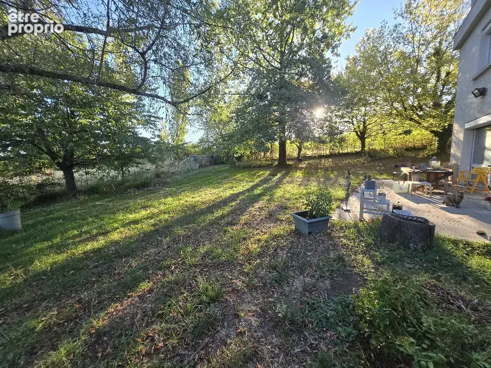 Maison familiale de caractère à Chaponost, 244 m2 habitables (304 m2 au sol total) sur terrain clos et arboré - photo 5