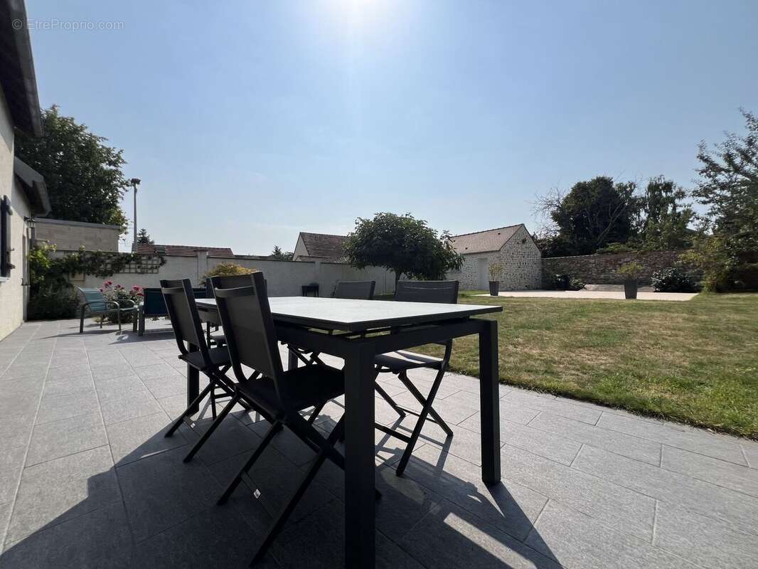 Maison à VERT-SAINT-DENIS