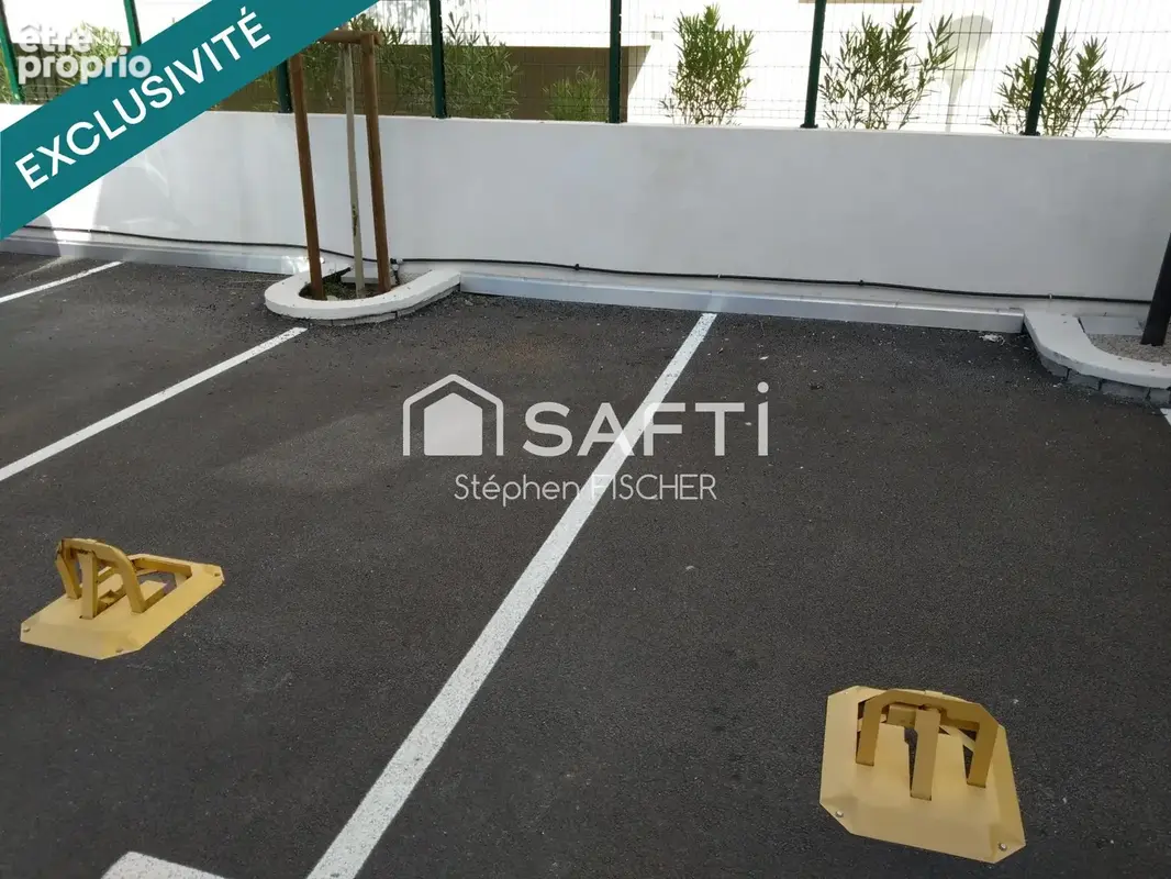 Photo 1 - Parking à LE LUC