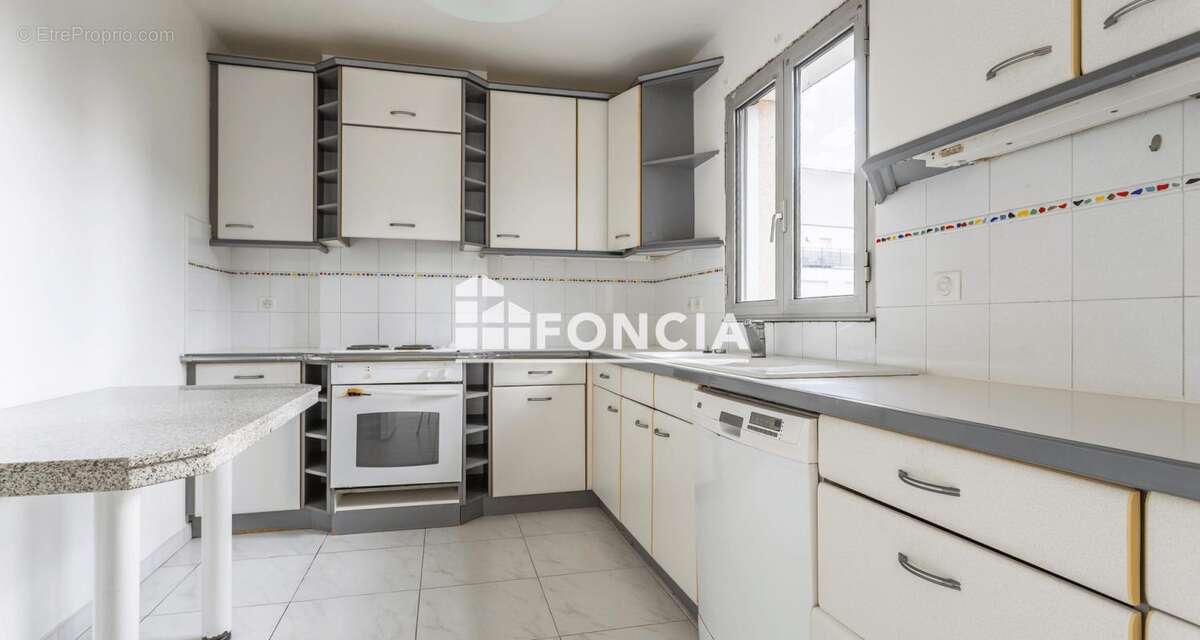 Appartement à SAINTE-GENEVIEVE-DES-BOIS