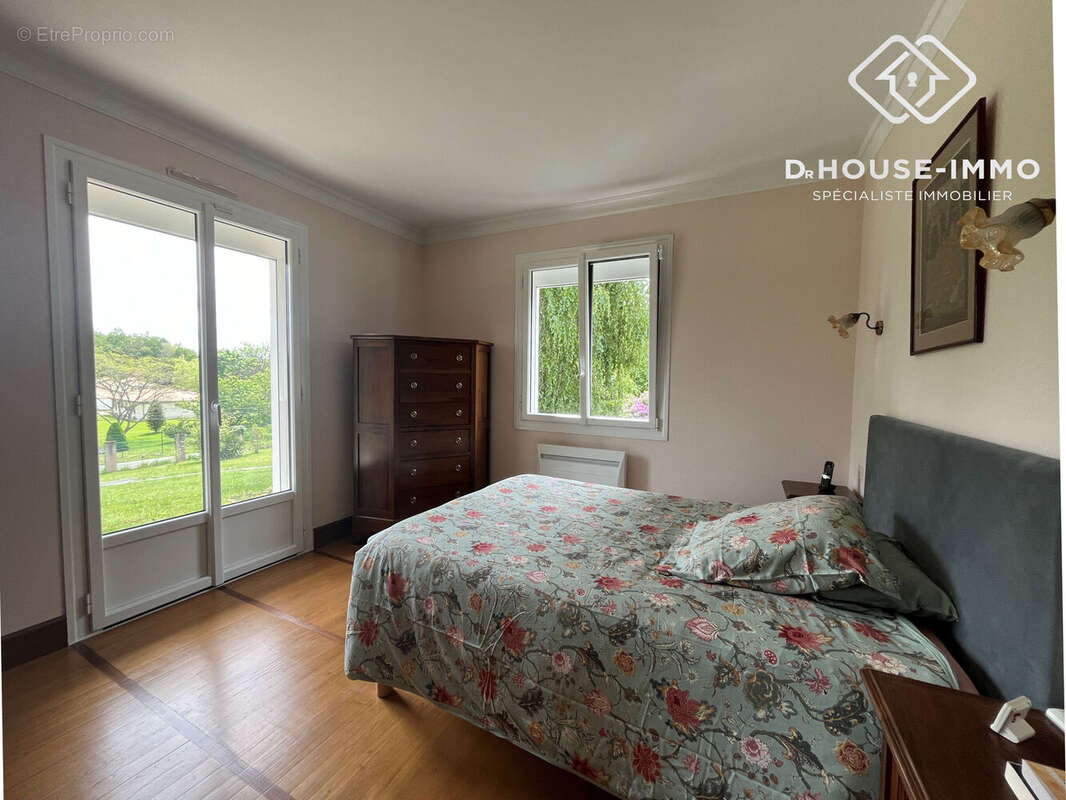 Maison 197 m² à Saint-Estephe  - photo 9