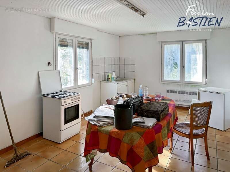 Propriété avec maison plain pied et bâtiment de 750m² sur un terrain de plus de 3 hectares - photo 5