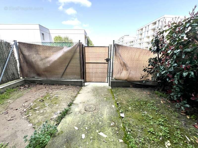 Appartement à BEAUZELLE