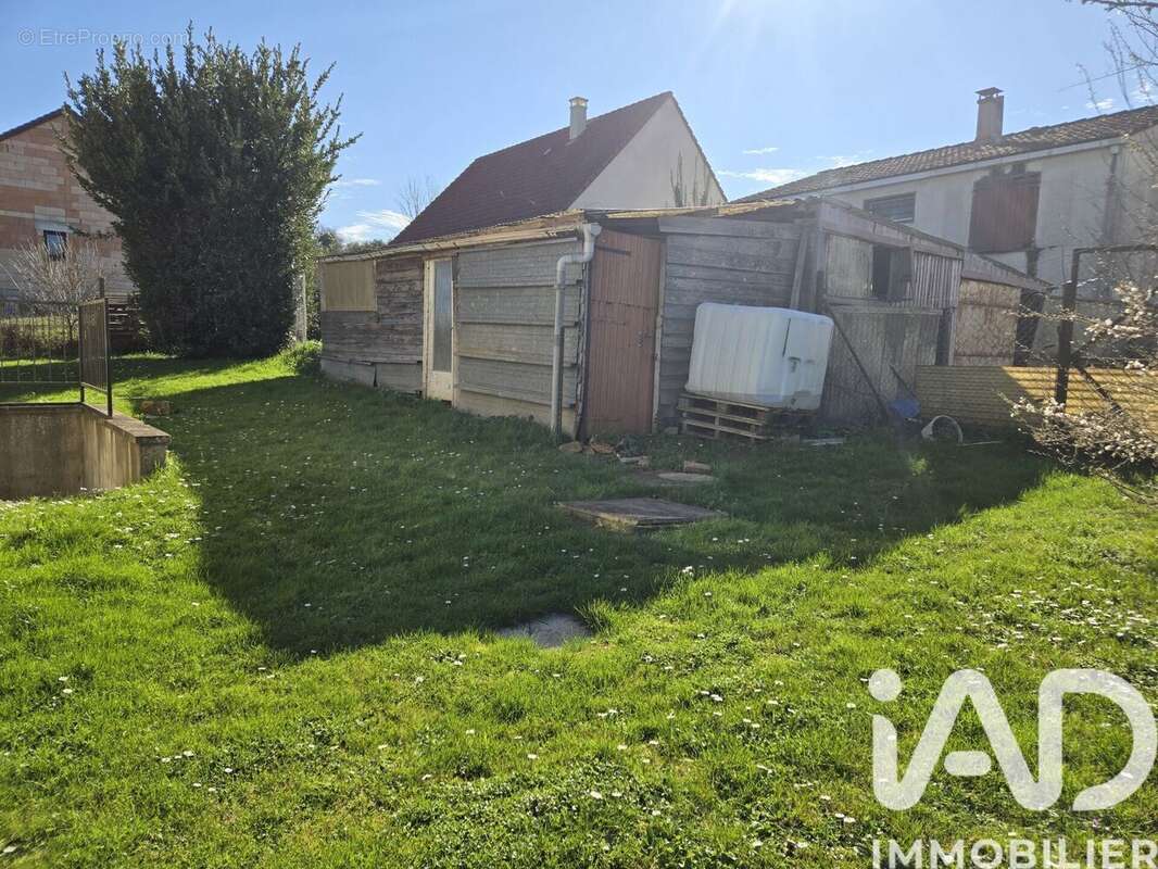 Maison 71 m² à Courtois-Sur-Yonne  - photo 4