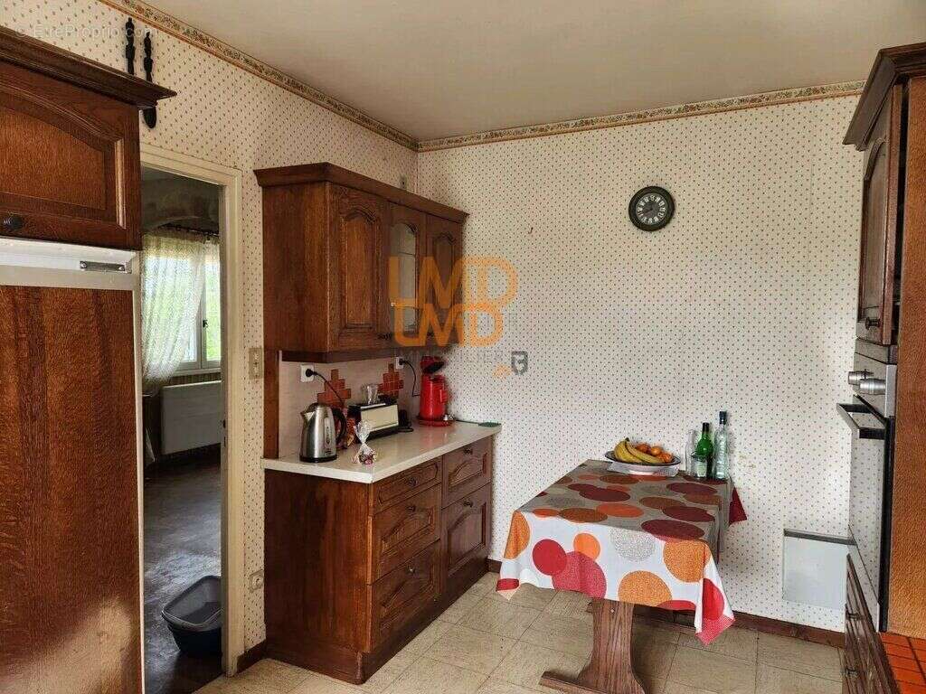 maison T7 sur sous-sol avec piscine sur 1653 m² de terrain clôt - photo 6