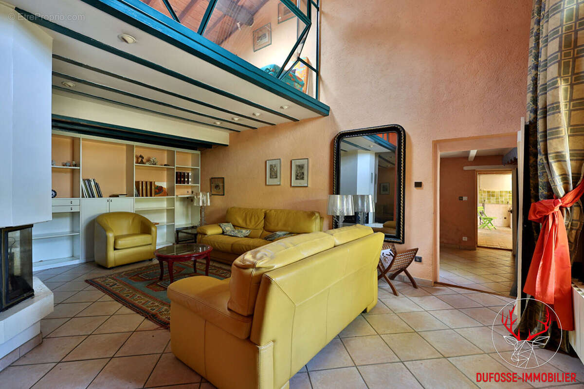 Maison à LA TOUR-DE-SALVAGNY