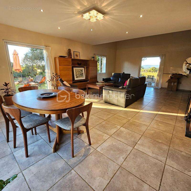 Maison à LA GARDE-FREINET